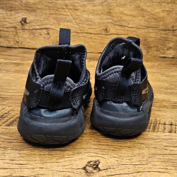 Nike Flex Runner 2 Triple Black slip on sneaker size 6 childs - Picture 5 of 9